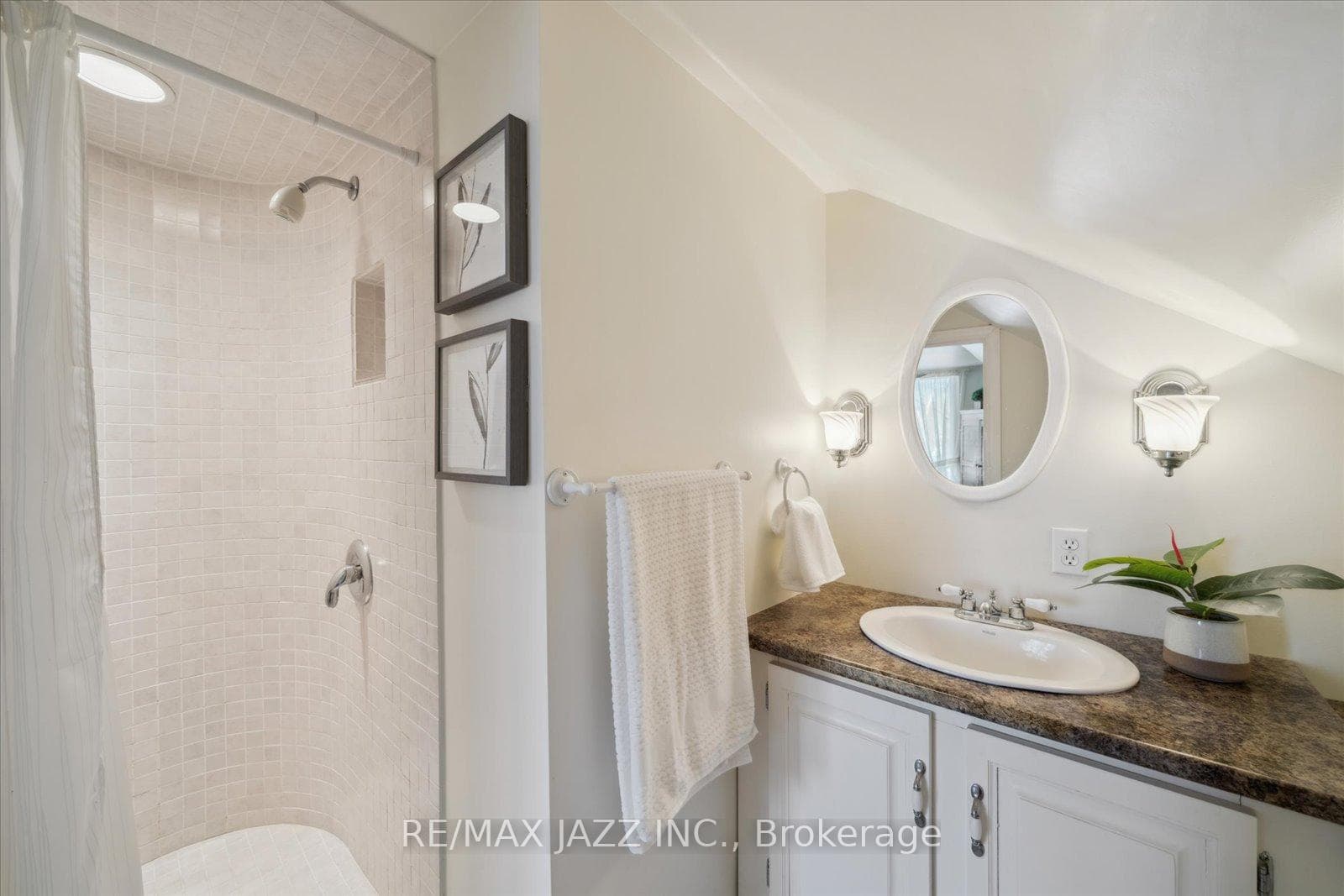 473 Masson Street photo 38