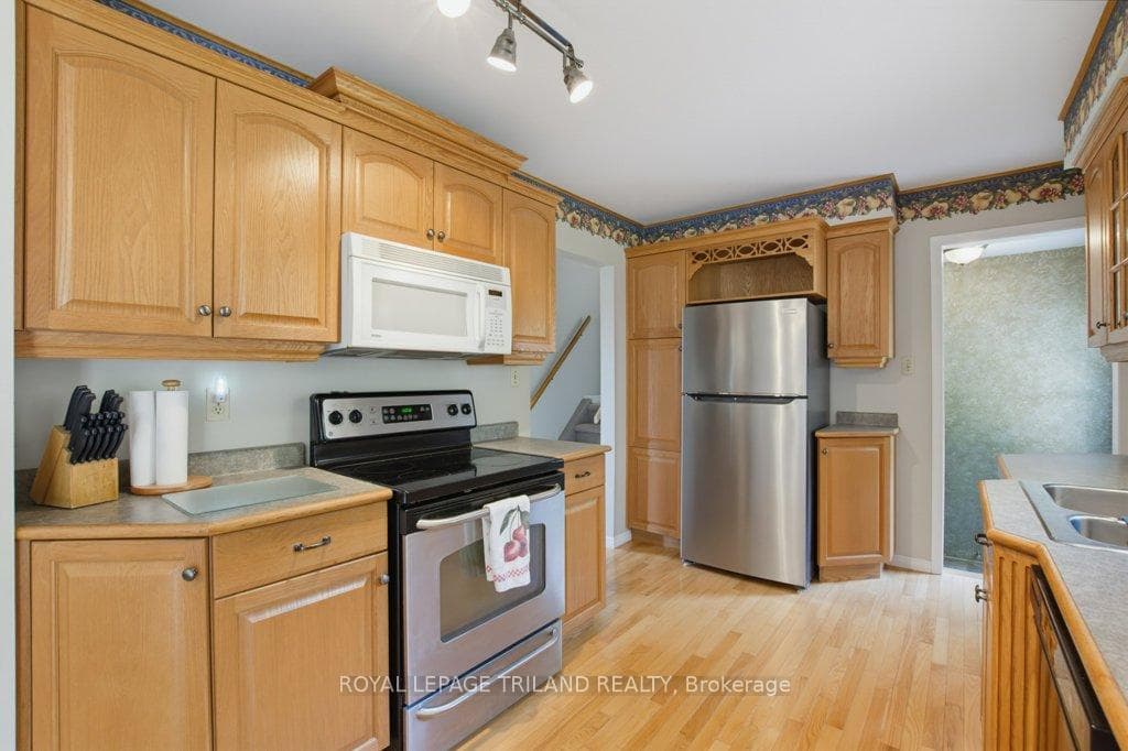 5 Warren Crescent photo 12