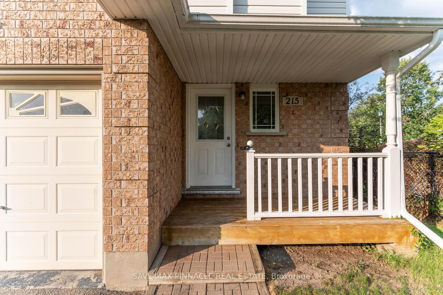 215 Terraview Crescent photo 3