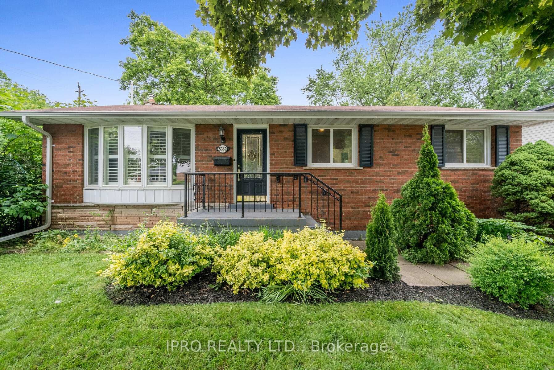 5369 Spruce Avenue photo 1