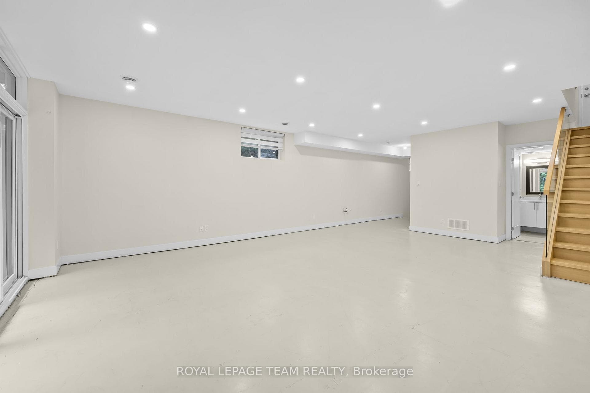 498 Wentworth Avenue photo 30
