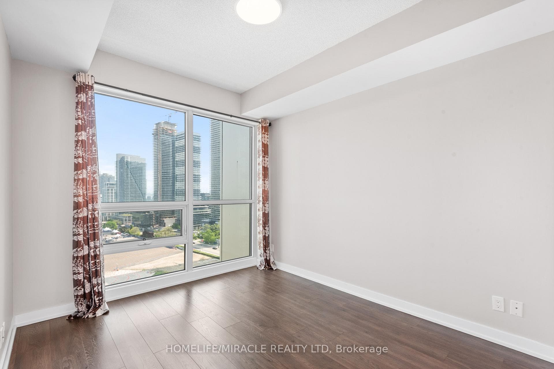 2220 Lakeshore Boulevard Unit 2204 photo 33