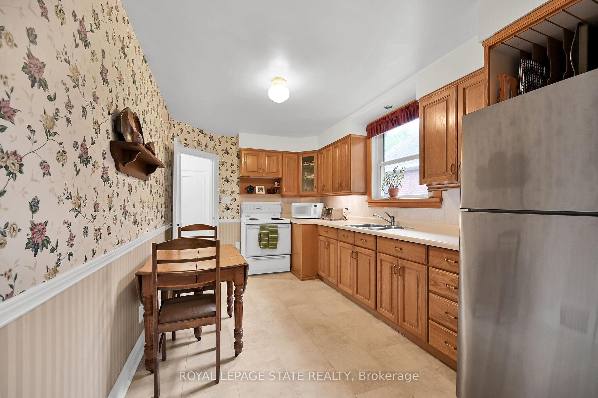 Eat-in Kitchen