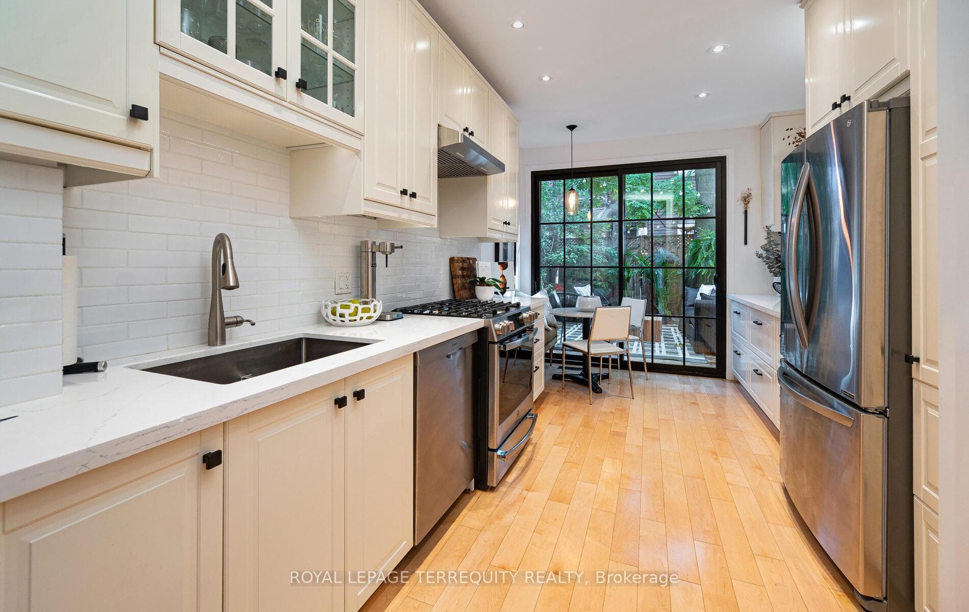 157 Claremont Street photo 11