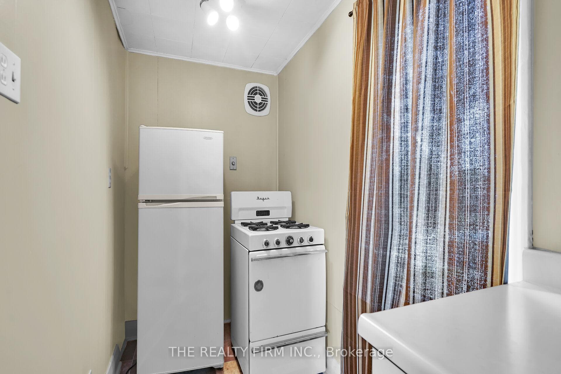 370 Spruce Street photo 27