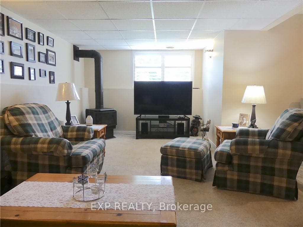 513 MOORE Street photo 16