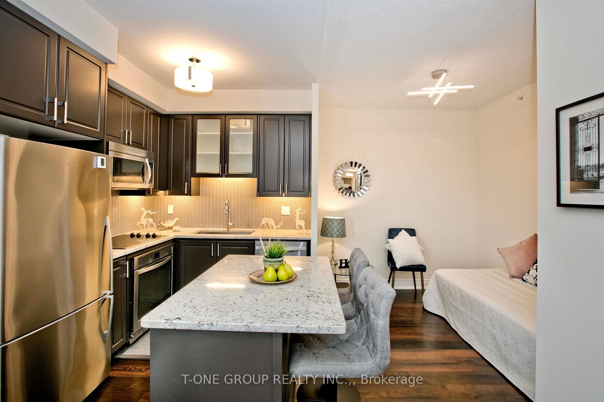 9088 Yonge Street Unit 316A photo 6