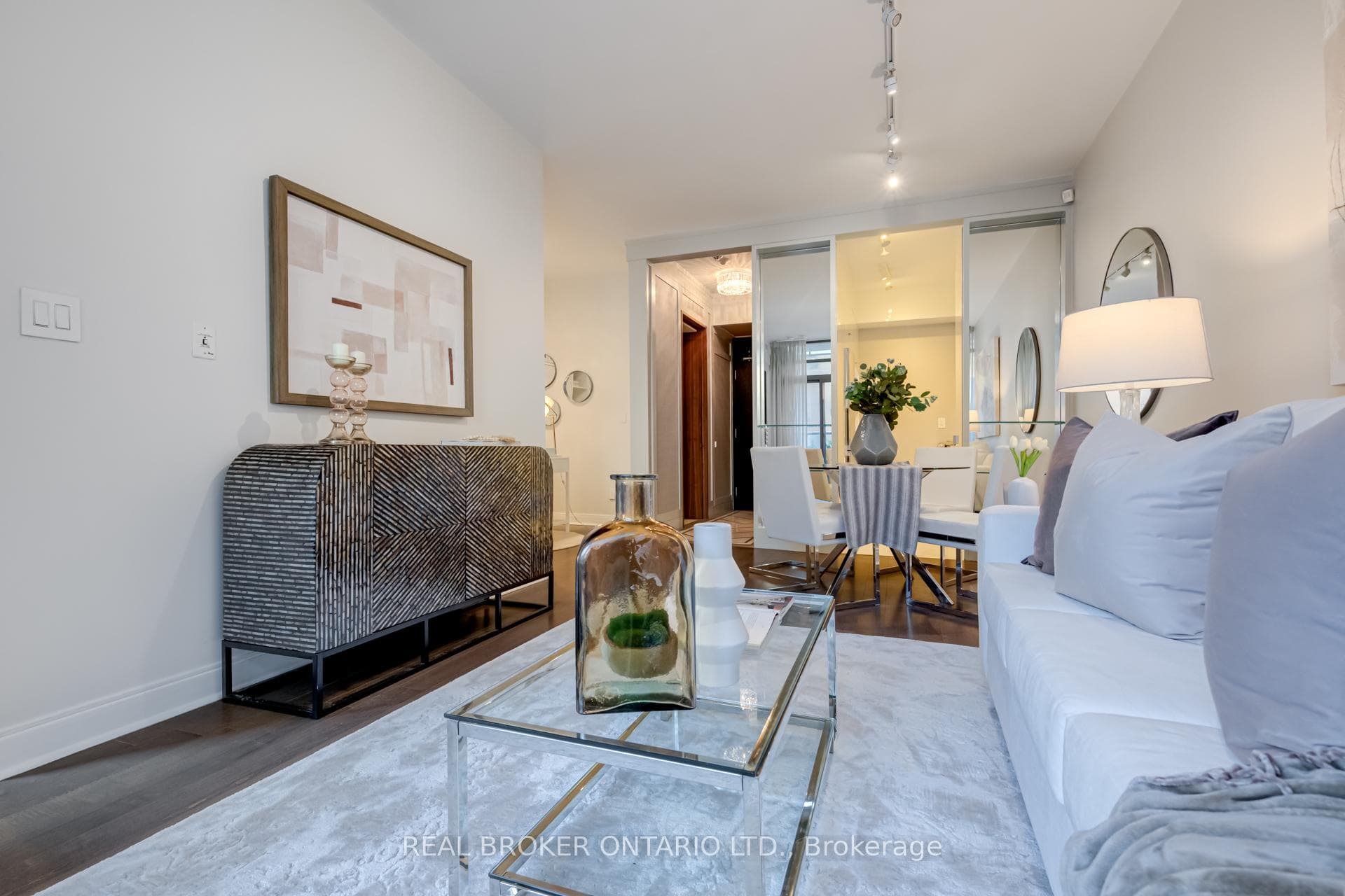 21 Scollard Street Unit 104 photo 7