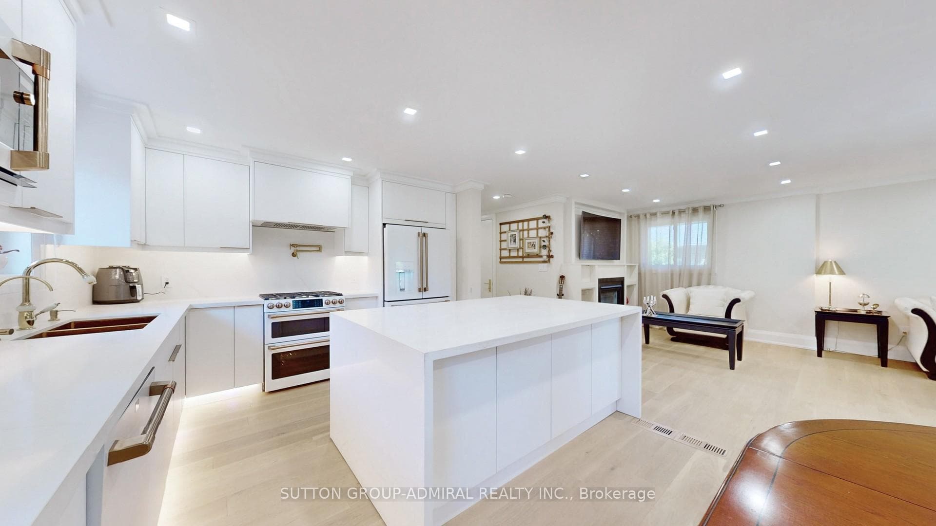 149 Romfield Circuit photo 10