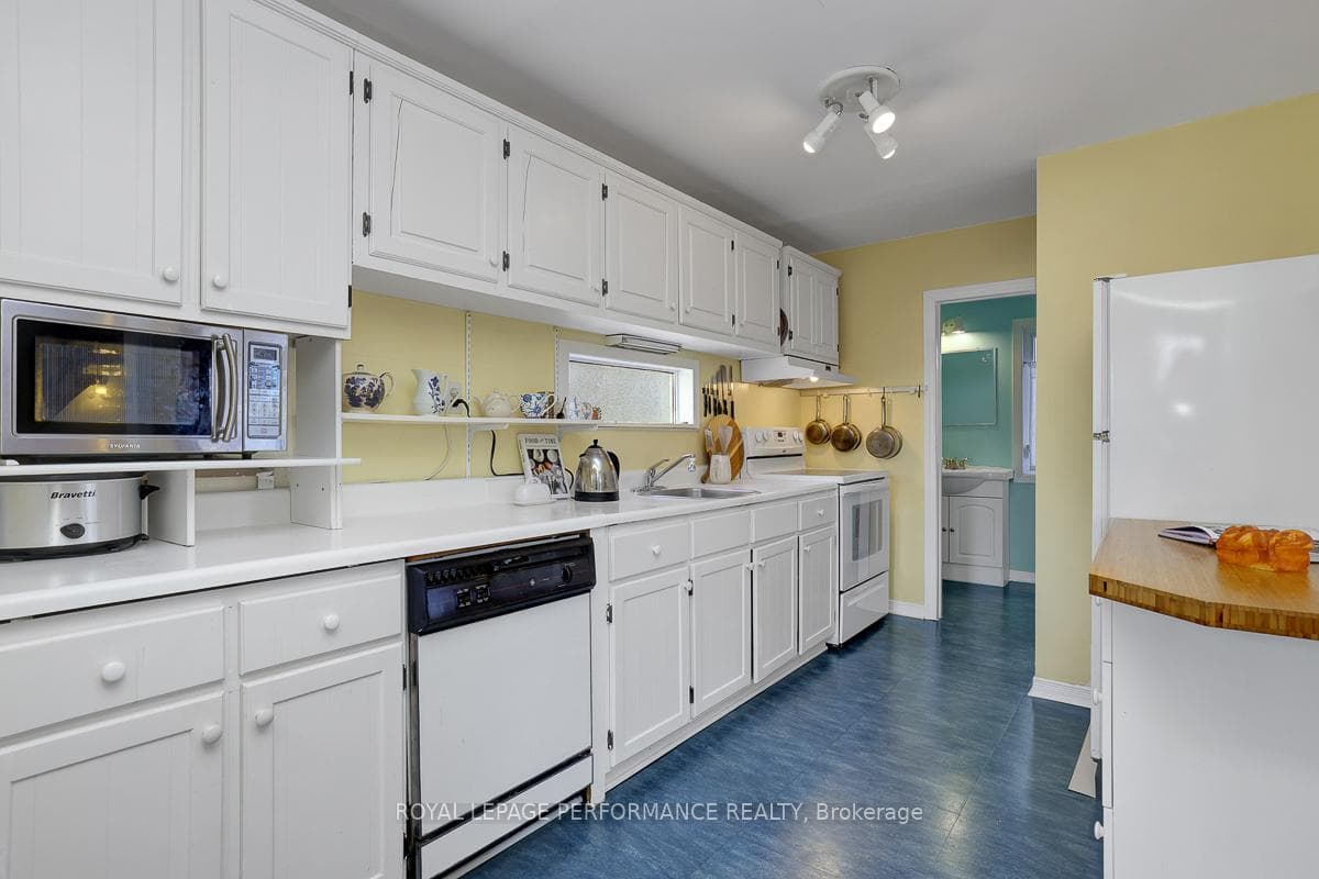 1141 North River Road photo 16