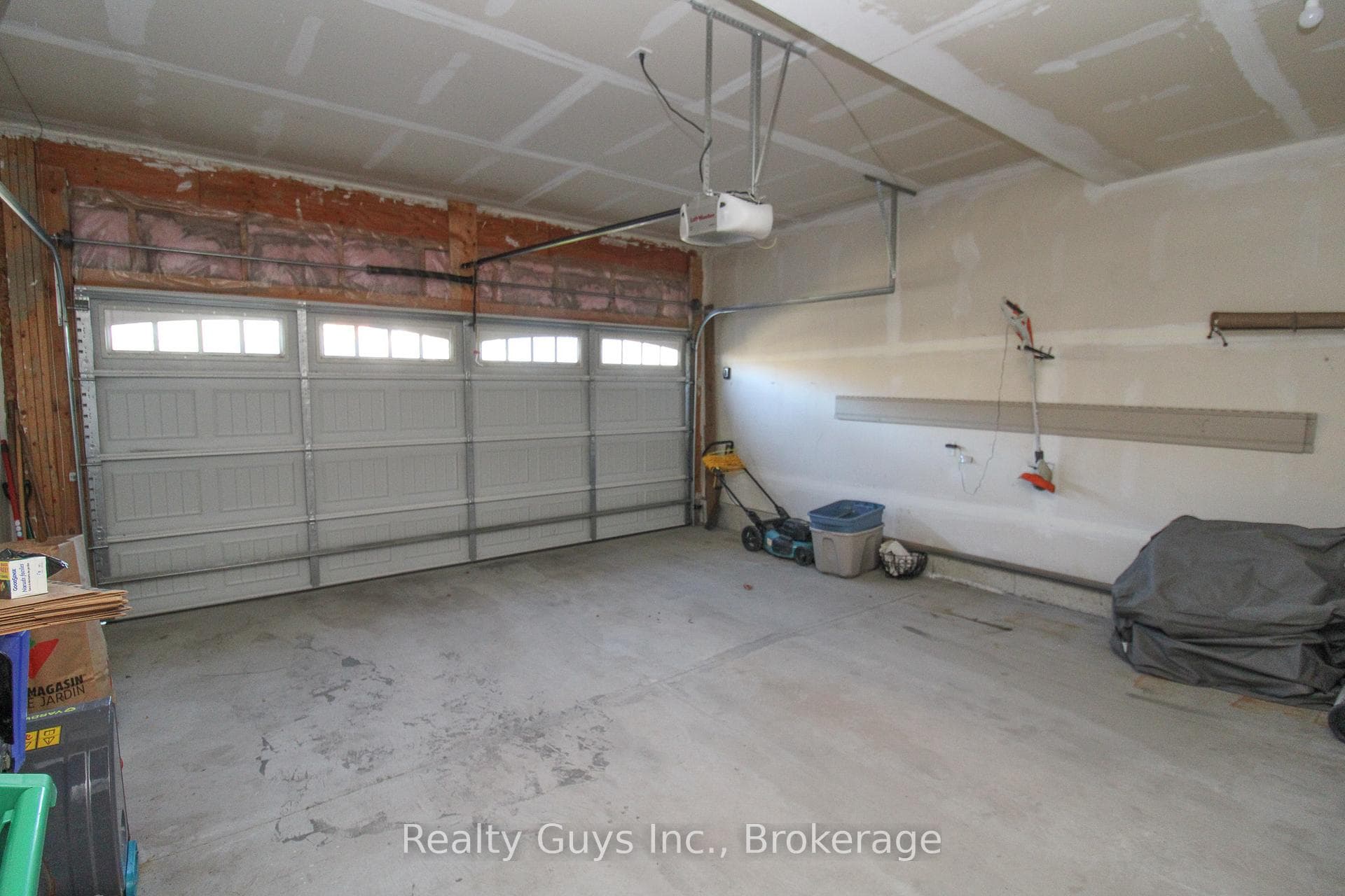 570 Grange Way photo 10