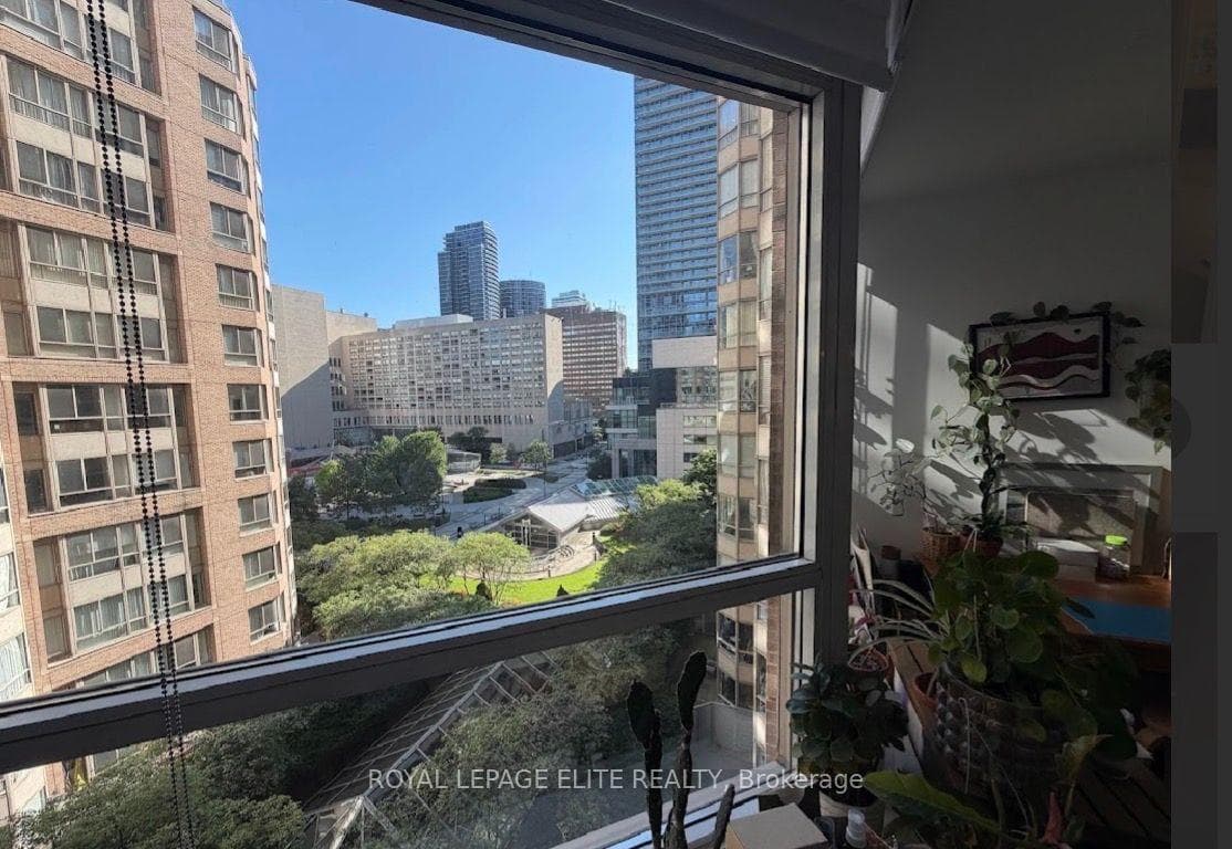 711 Bay Street Unit 820 photo 6