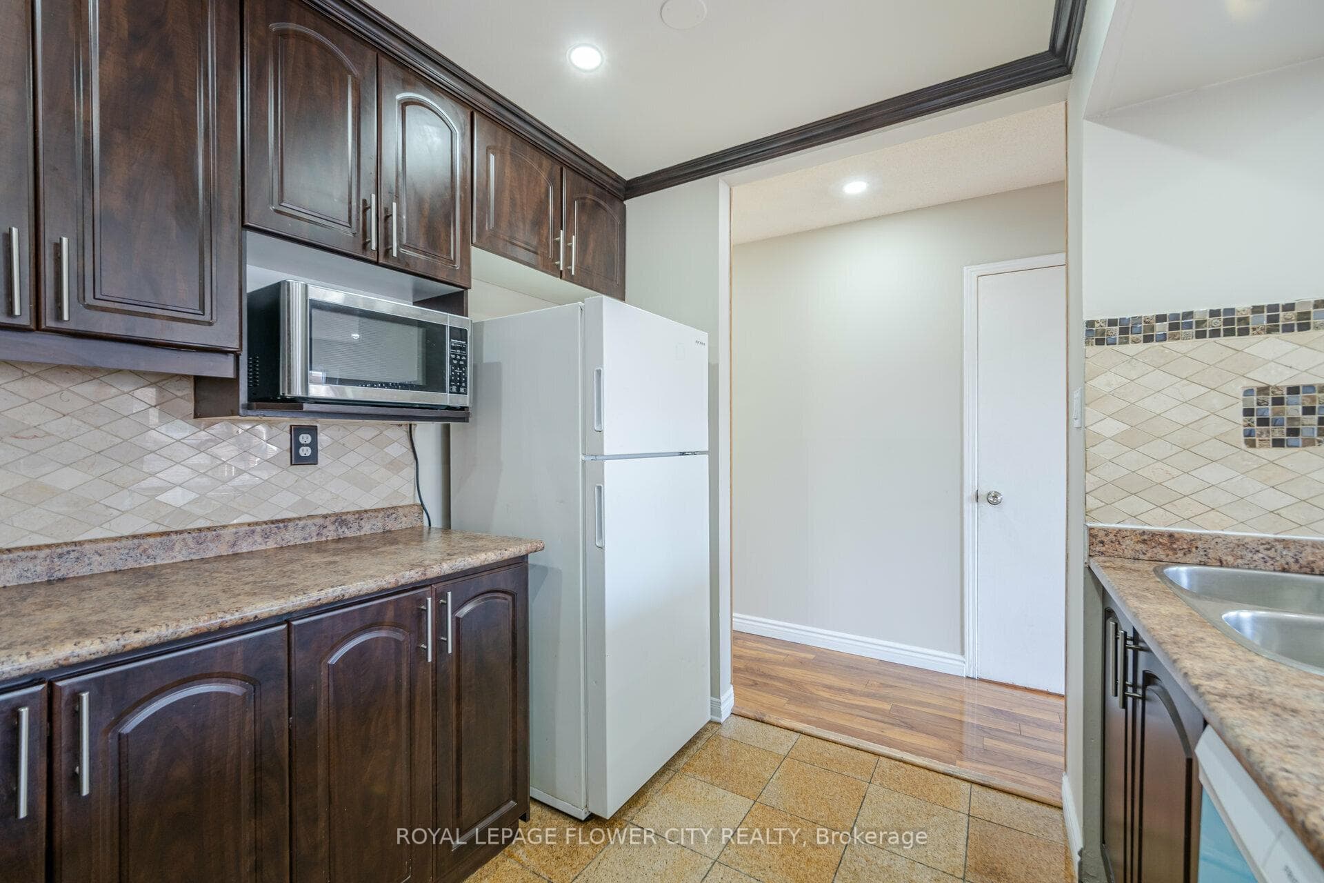 17 Sandringham Court Unit 131 photo 12