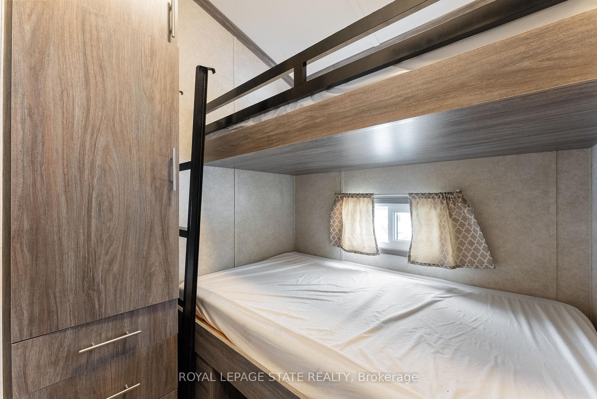 490 Empire Road photo 13