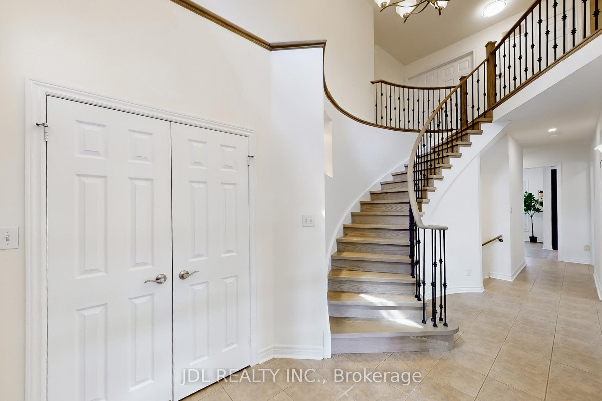 54 St Urbain Drive photo 3