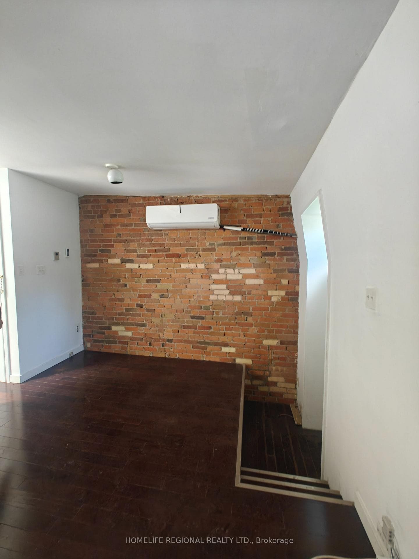 130 Shuter Street photo 4