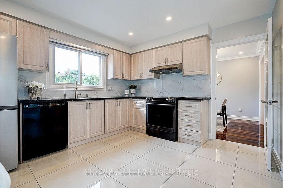108 Collingsbrook Boulevard photo 18