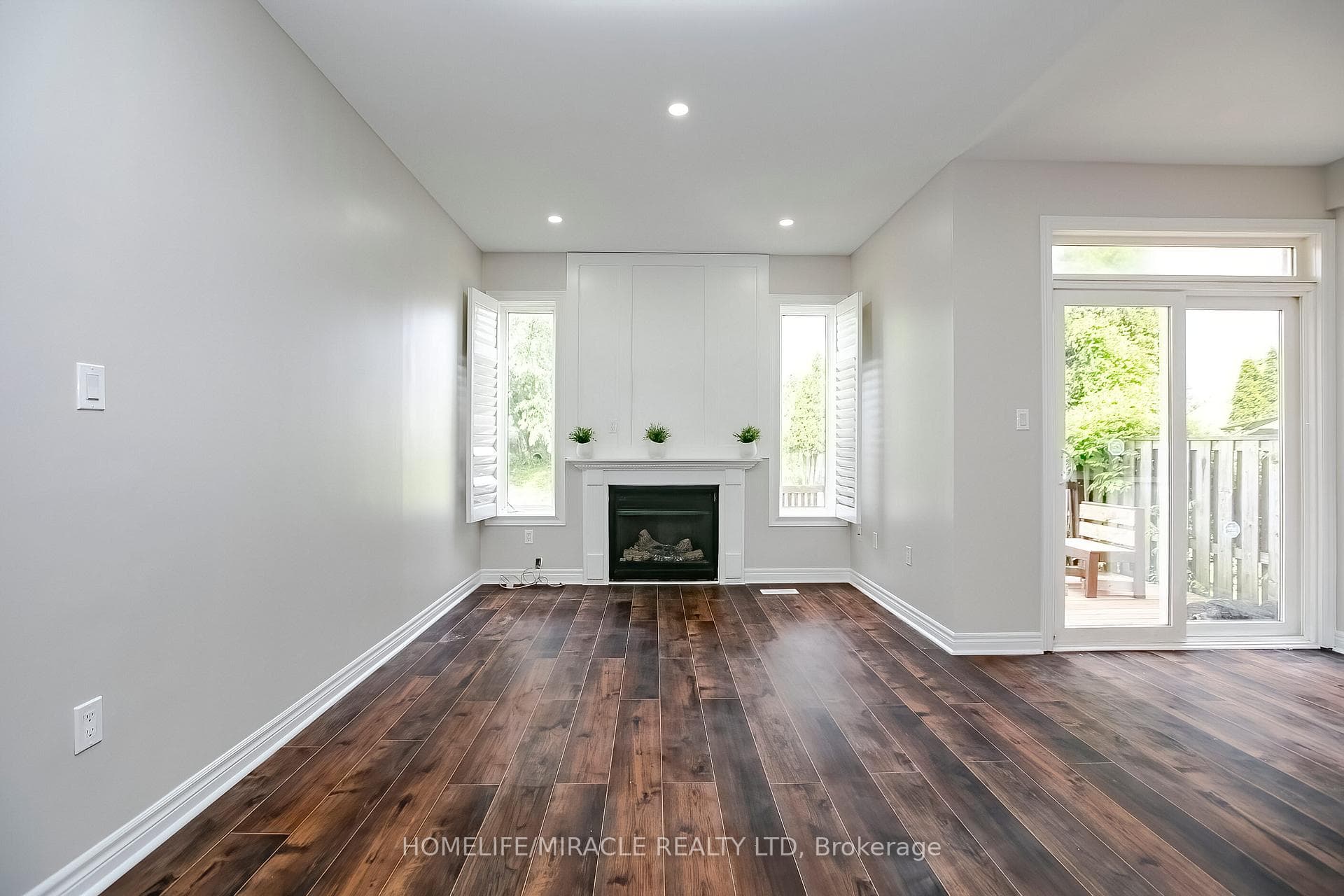 7 Stephanie Avenue photo 9