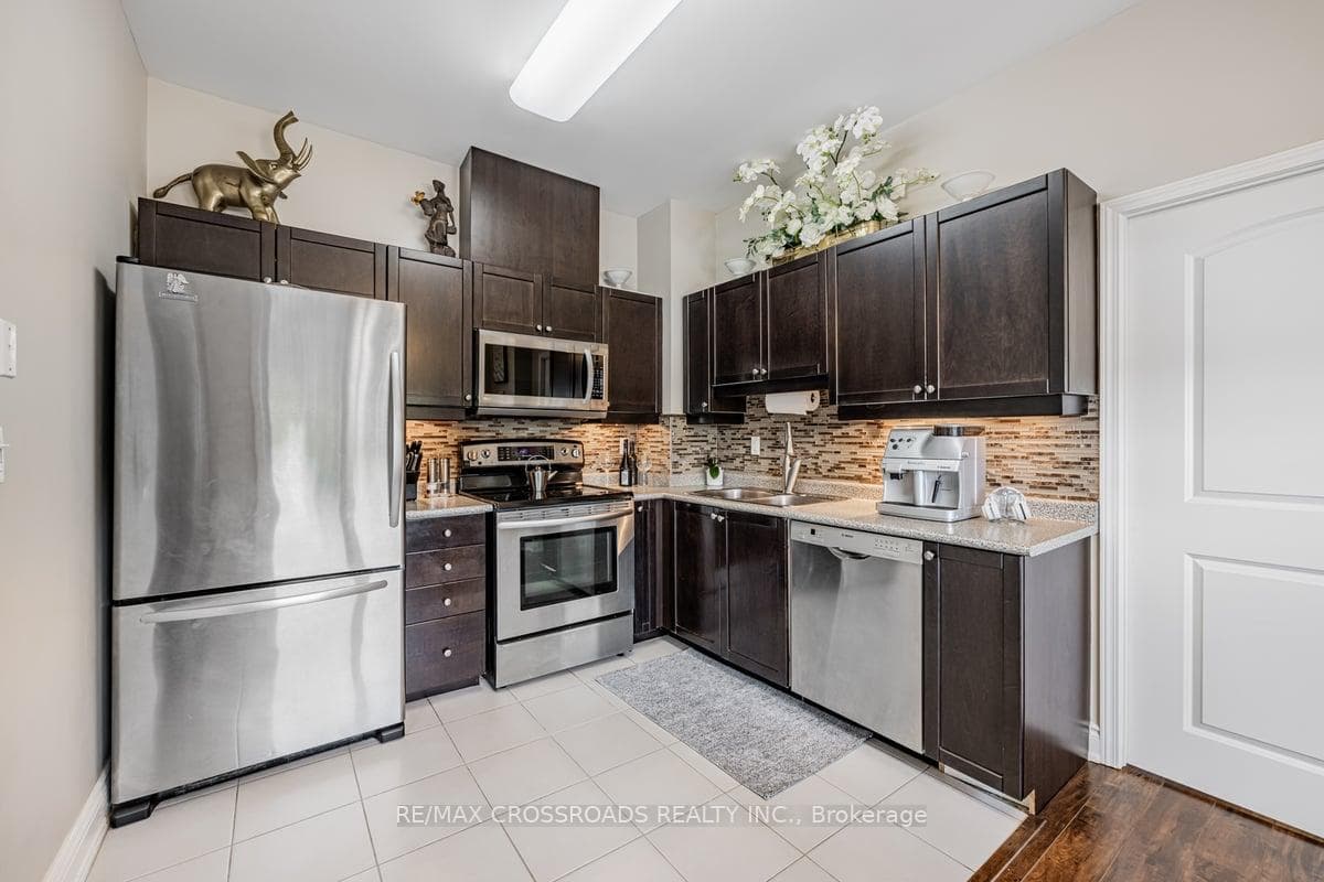 15450 Yonge Street Unit 104 photo 9