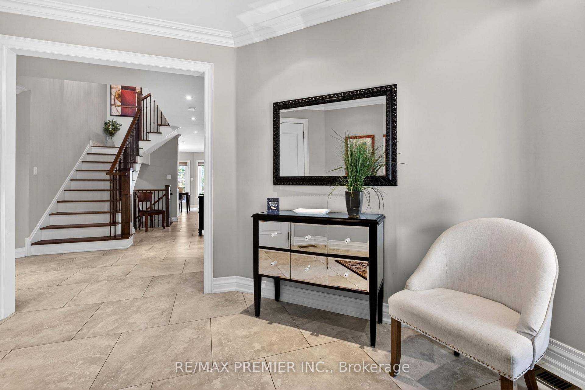 38 Helmsdale Avenue photo 5