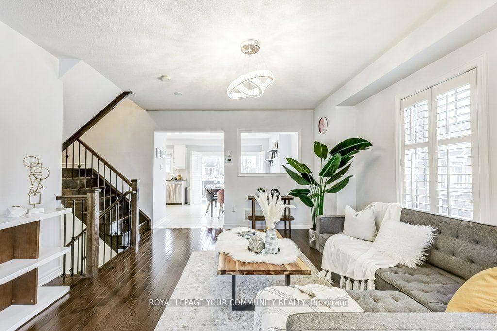 980 Millard Street photo 3