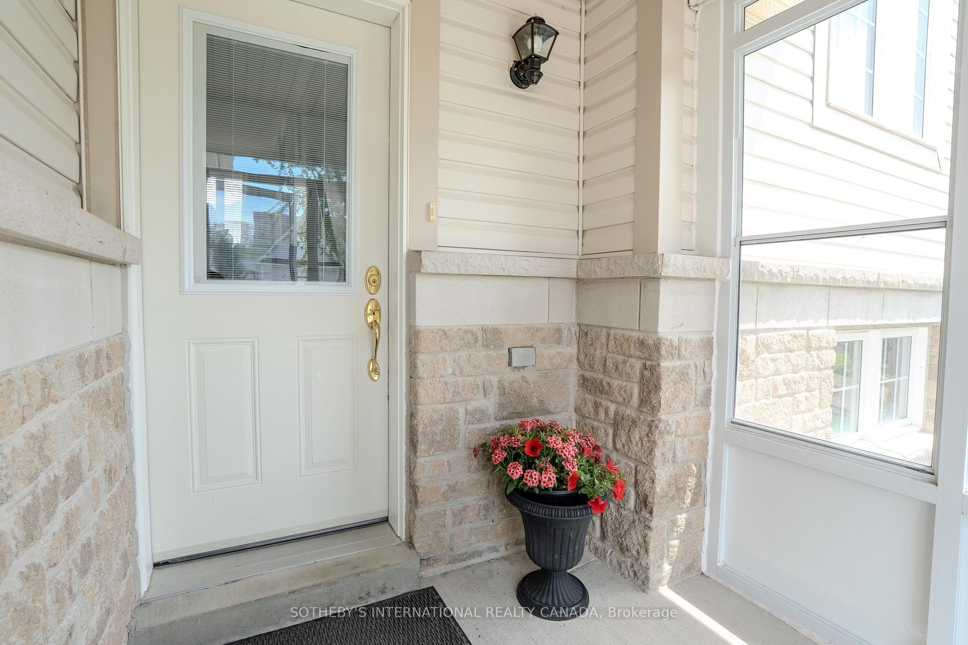 19 Grand Poplar Lane photo 4