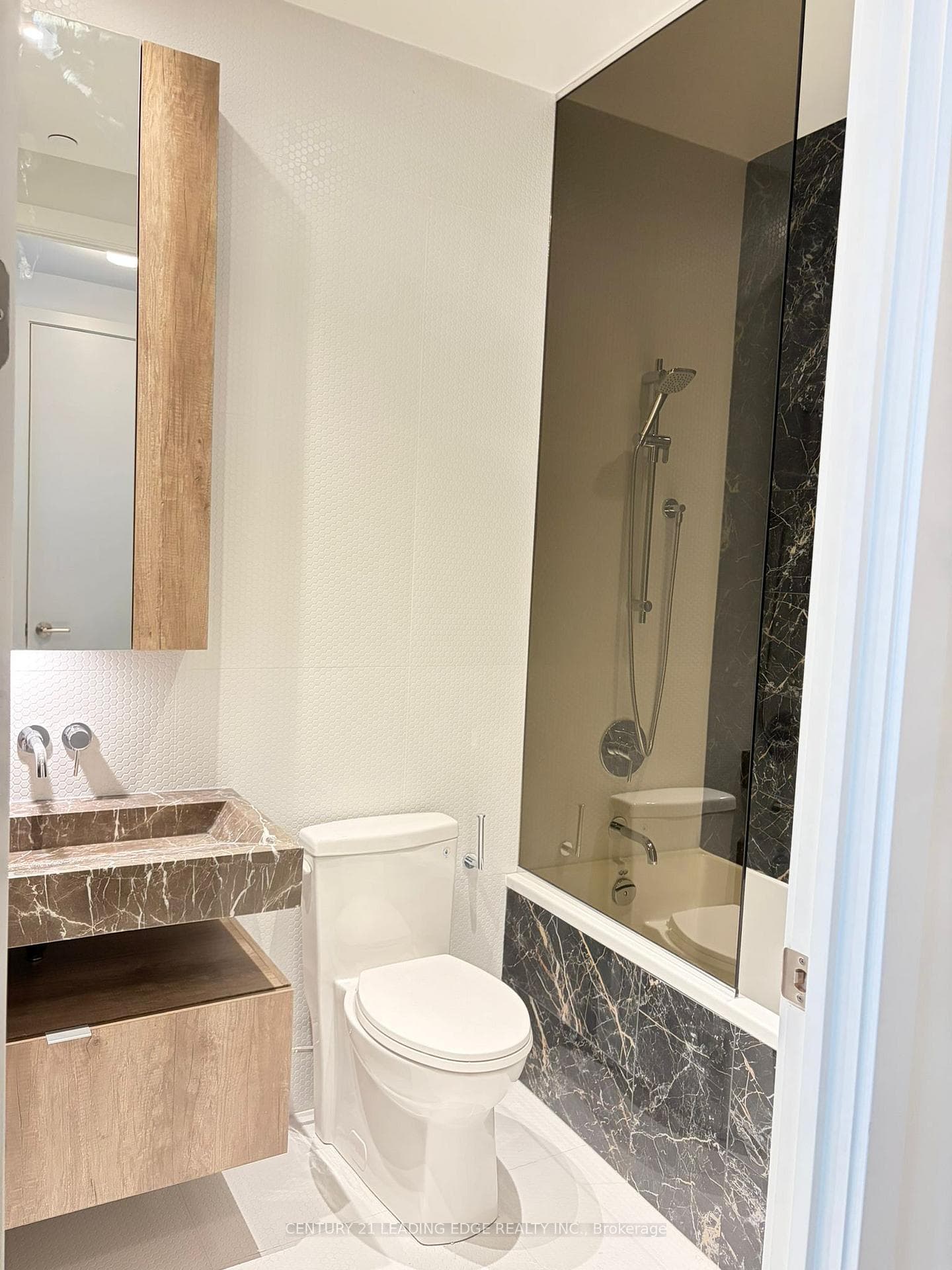11 Yorkville Avenue Unit 5801 photo 22