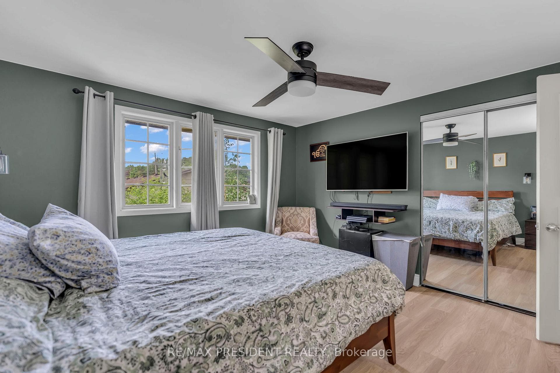 265 Catharine Street photo 32