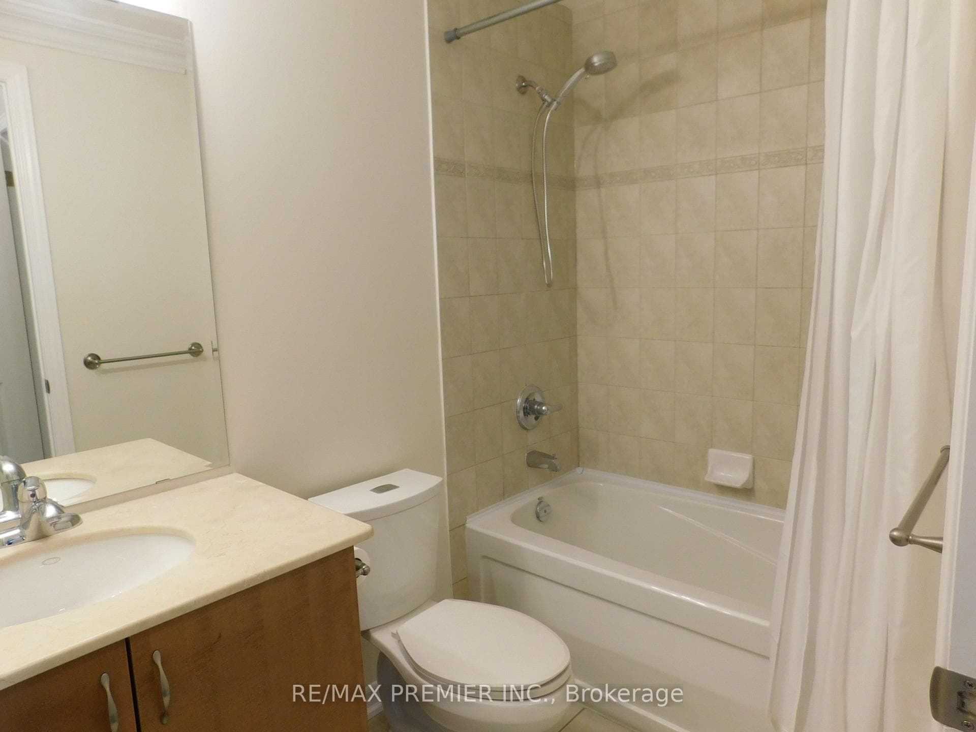 9225 Jane Street Unit 810 photo 18