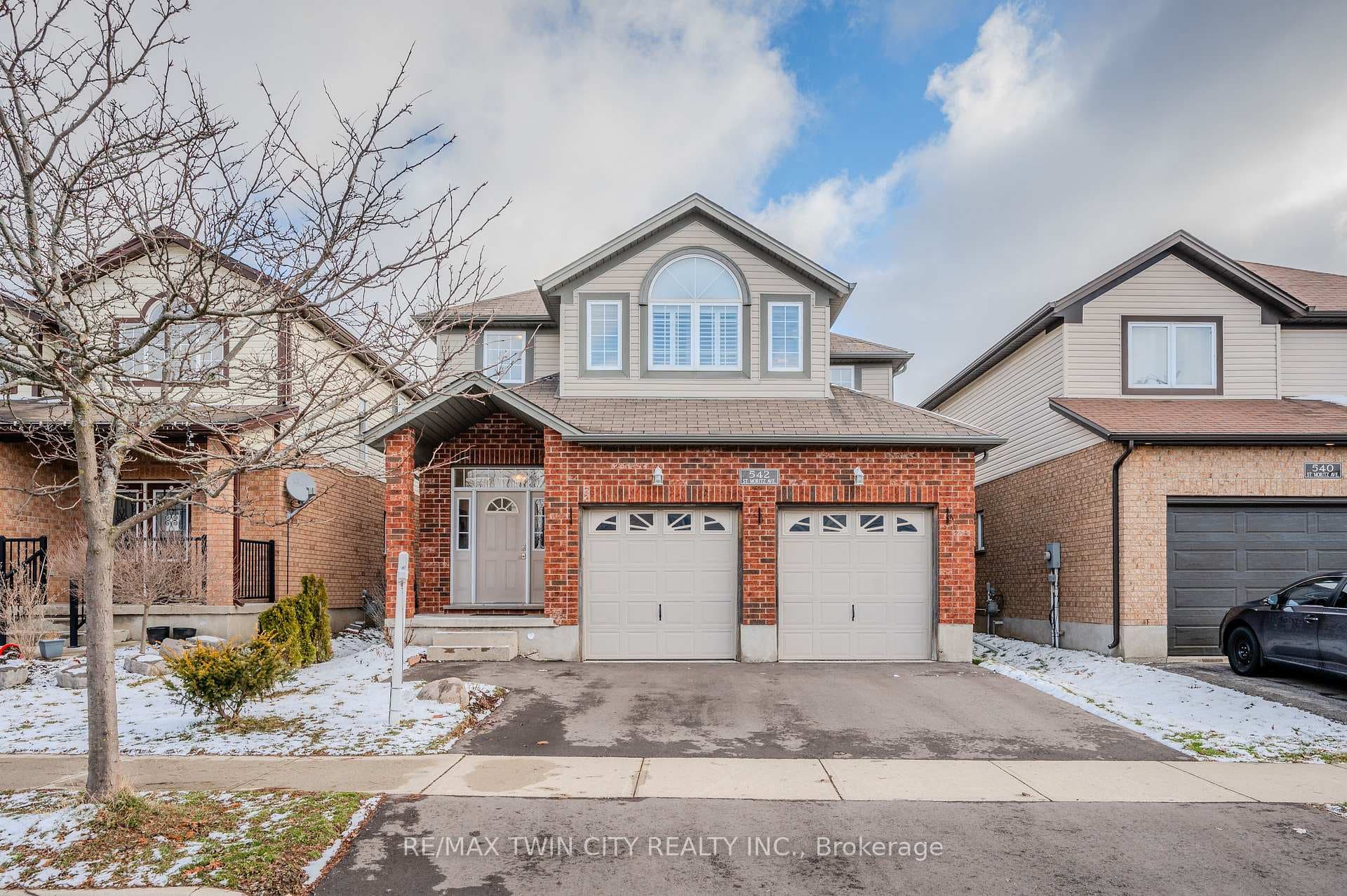 542 St Moritz Avenue photo 2