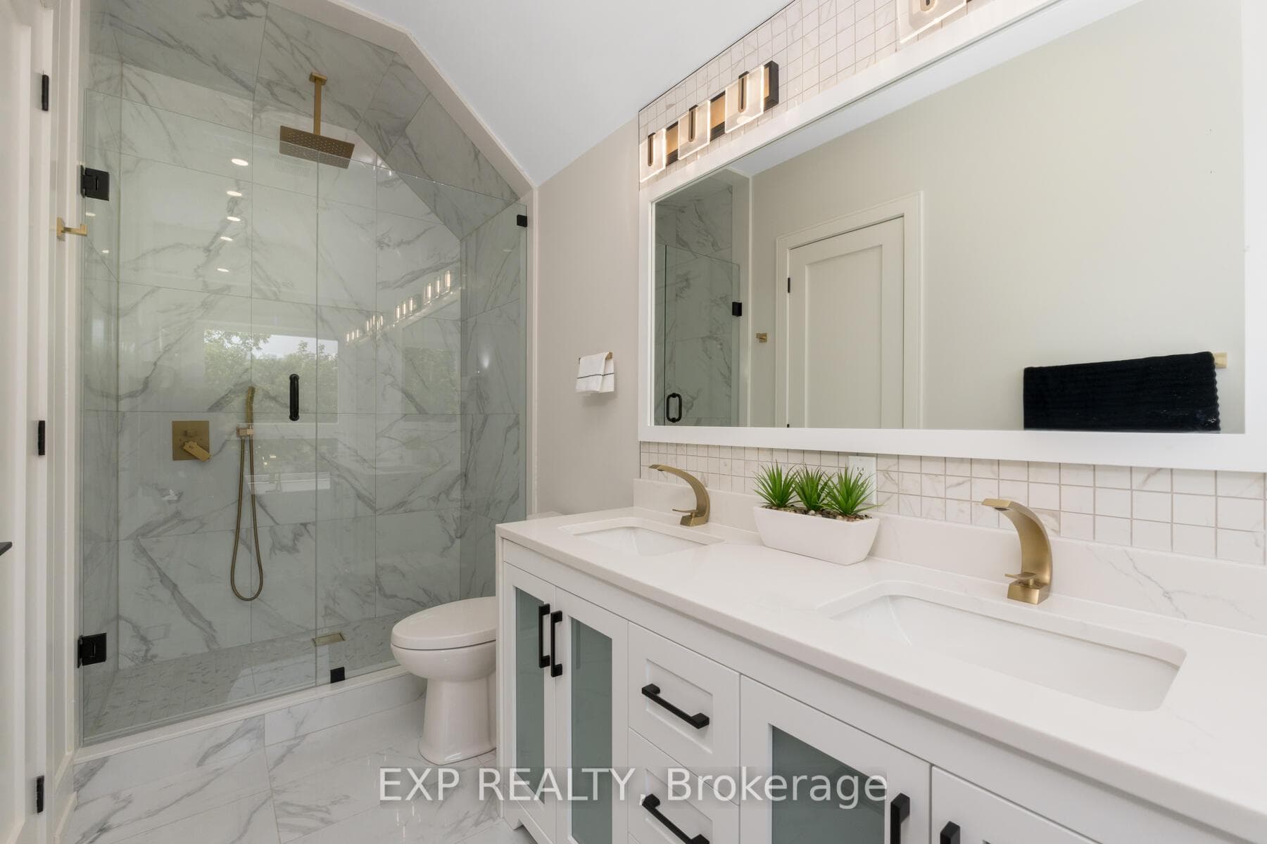 39A Evans Avenue photo 15