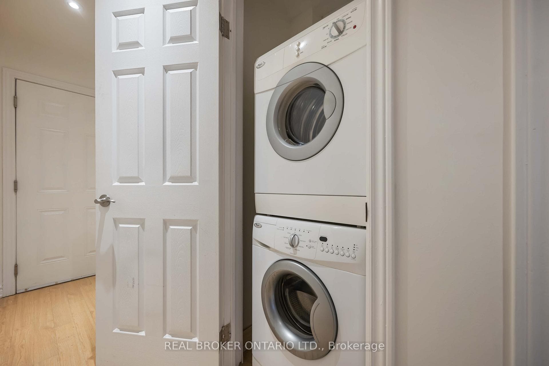 85 Beech Avenue Unit 4 photo 3