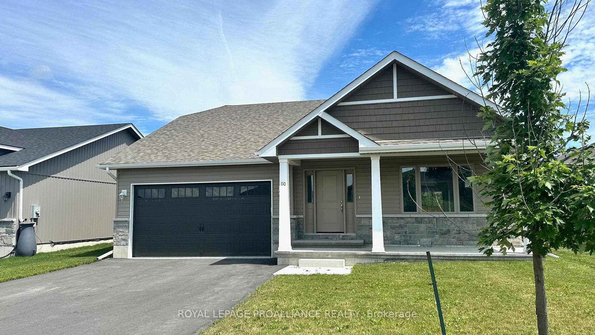 110 Farrington Crescent photo 1