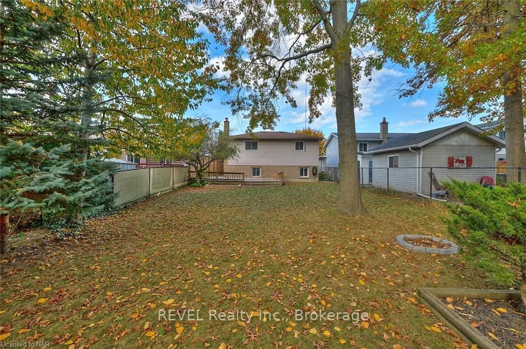 110 STRADA Boulevard photo 41
