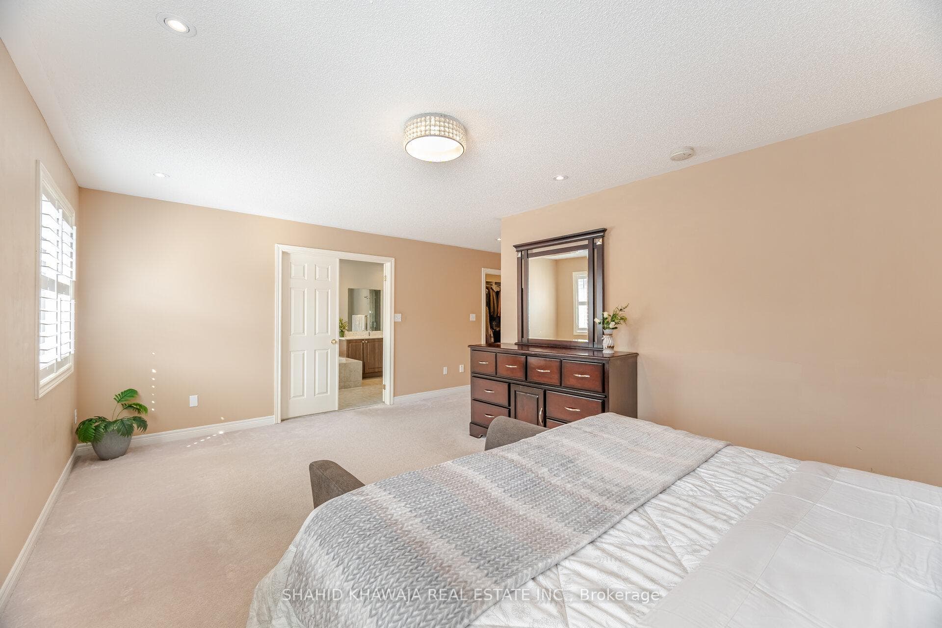 355 Bessborough Drive photo 24