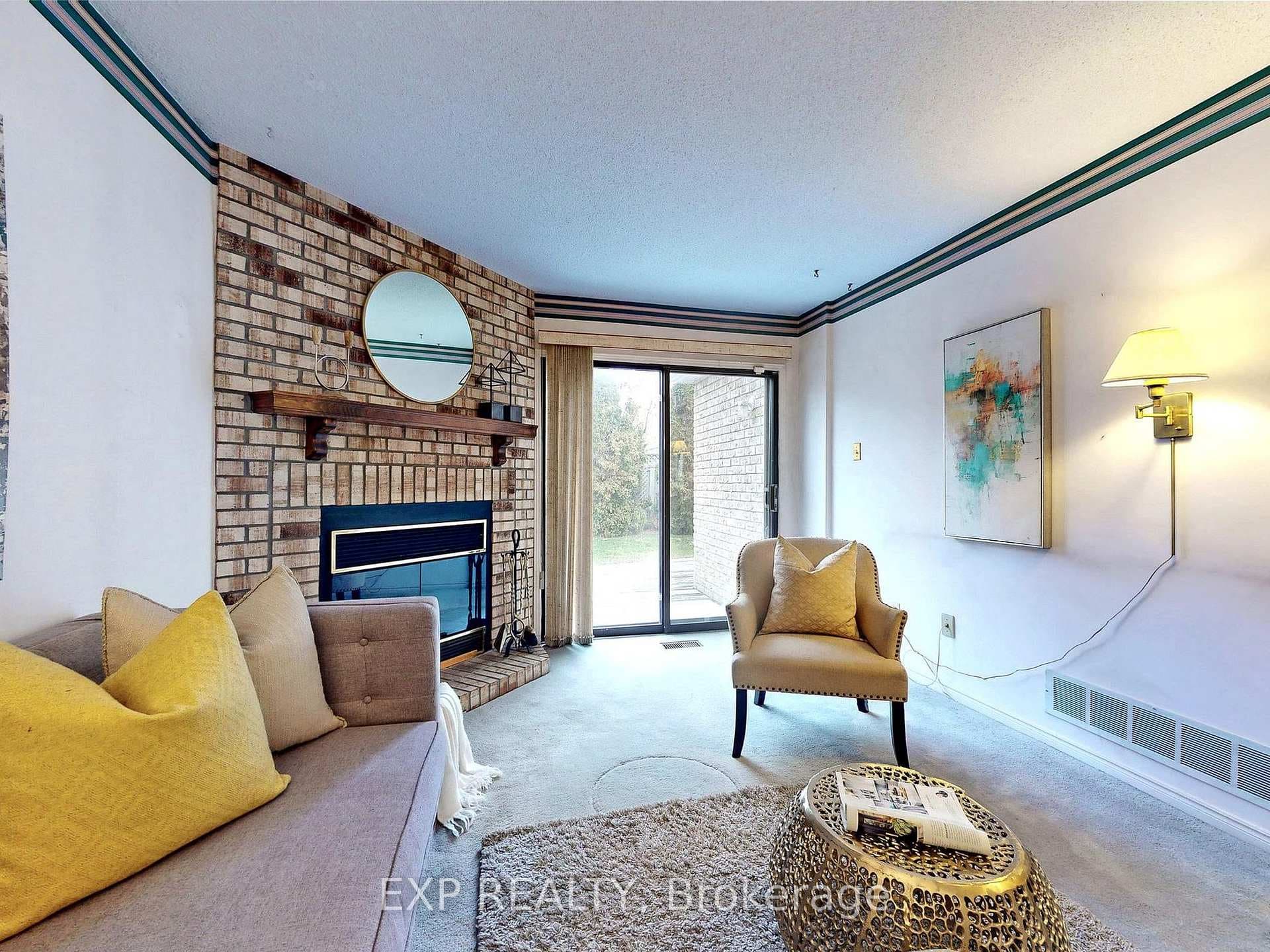 49 Gurr Crescent photo 18
