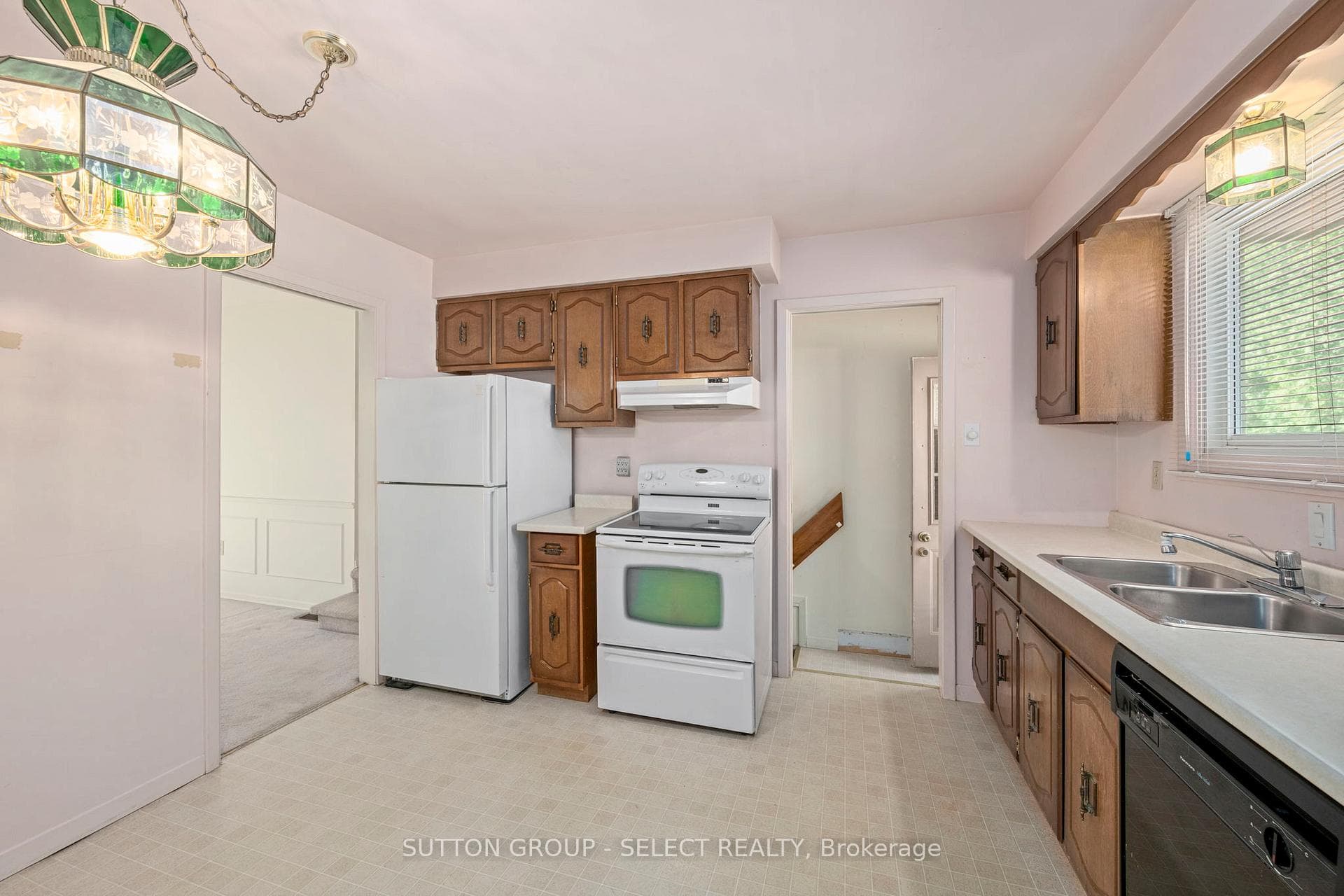 661 Grenfell Drive photo 16