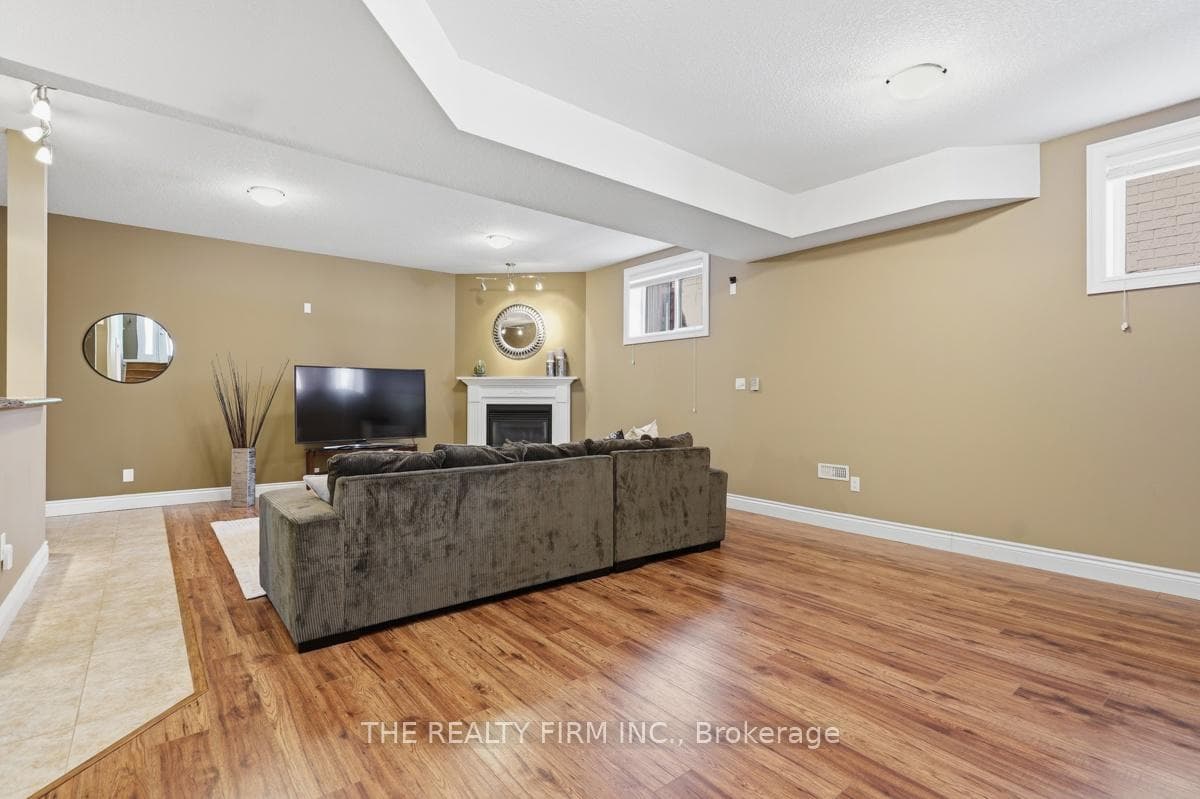 813 Leacock Way photo 28