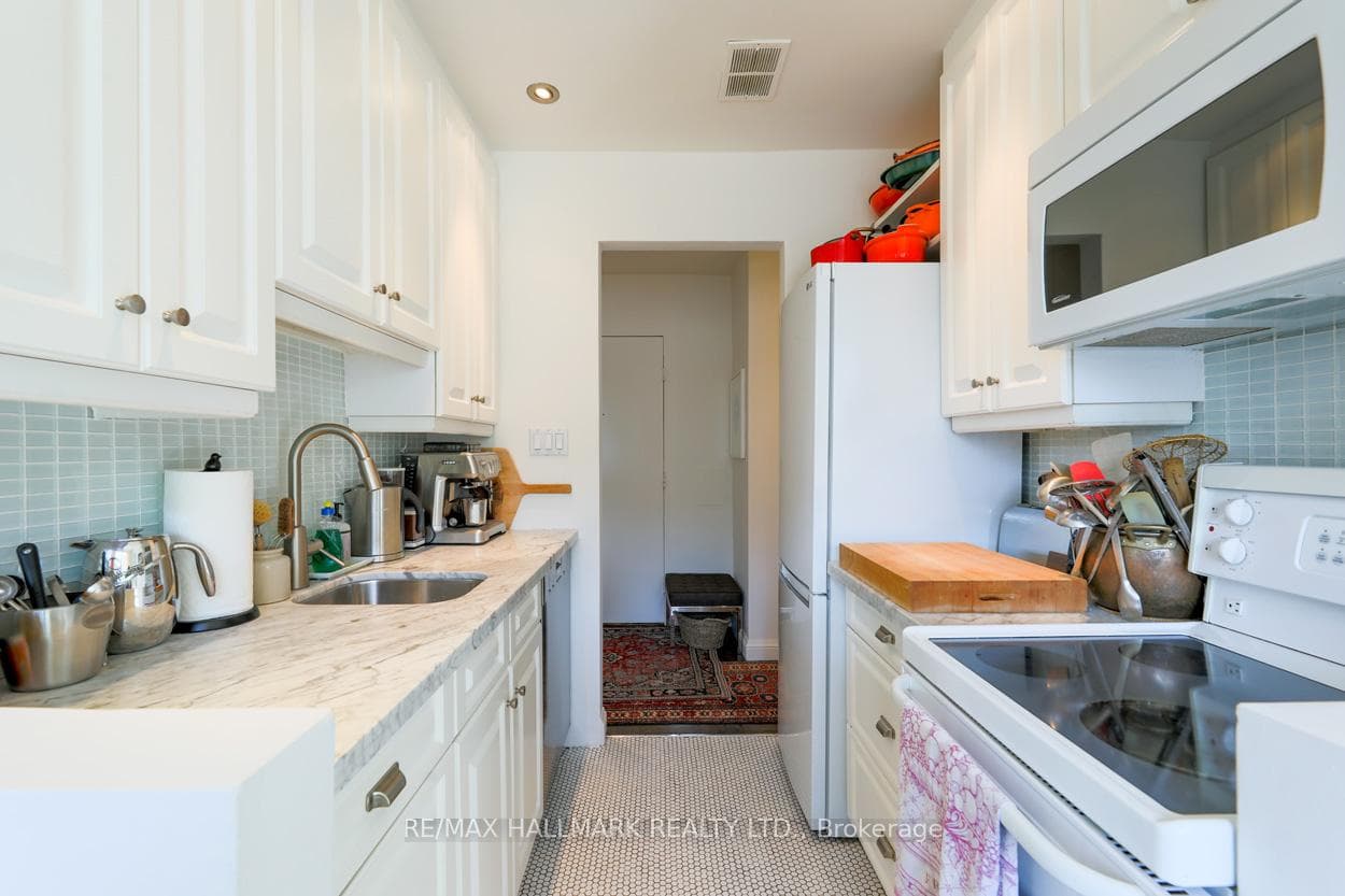 30 Elm Avenue Unit 212 photo 18