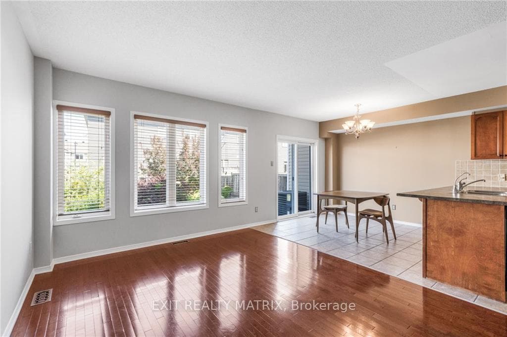 1119 BRASSEUR Crescent photo 14