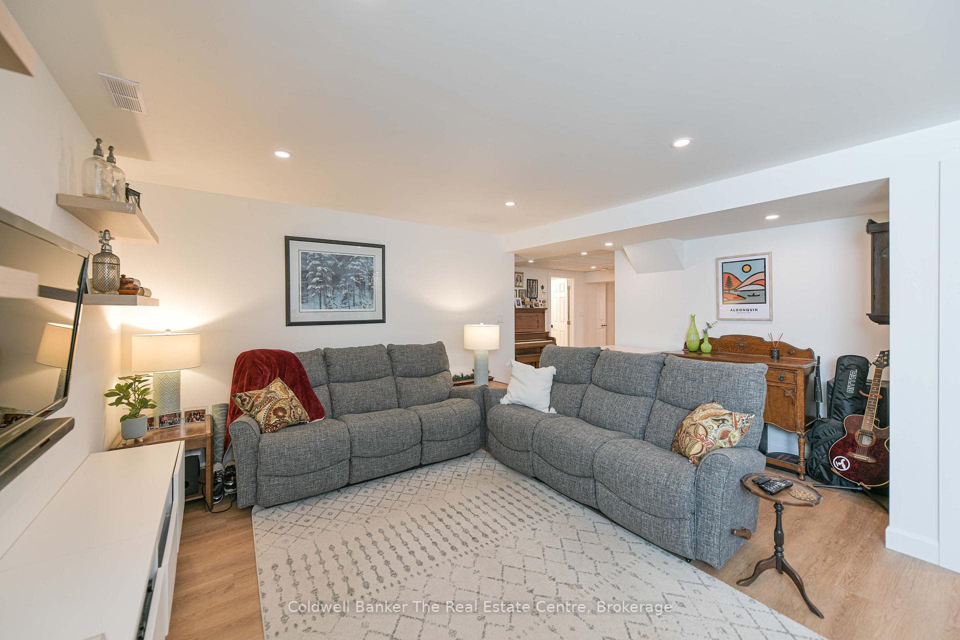 460 Phillip Street photo 34