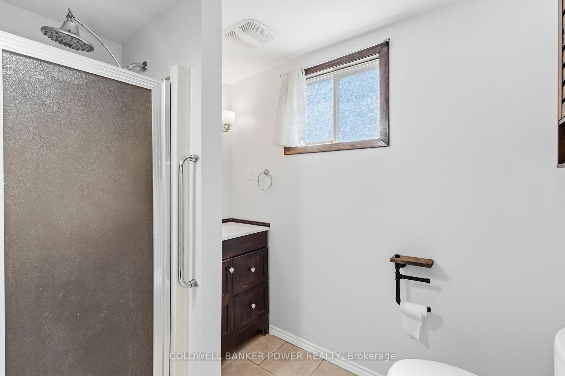 74 Patience Crescent photo 33