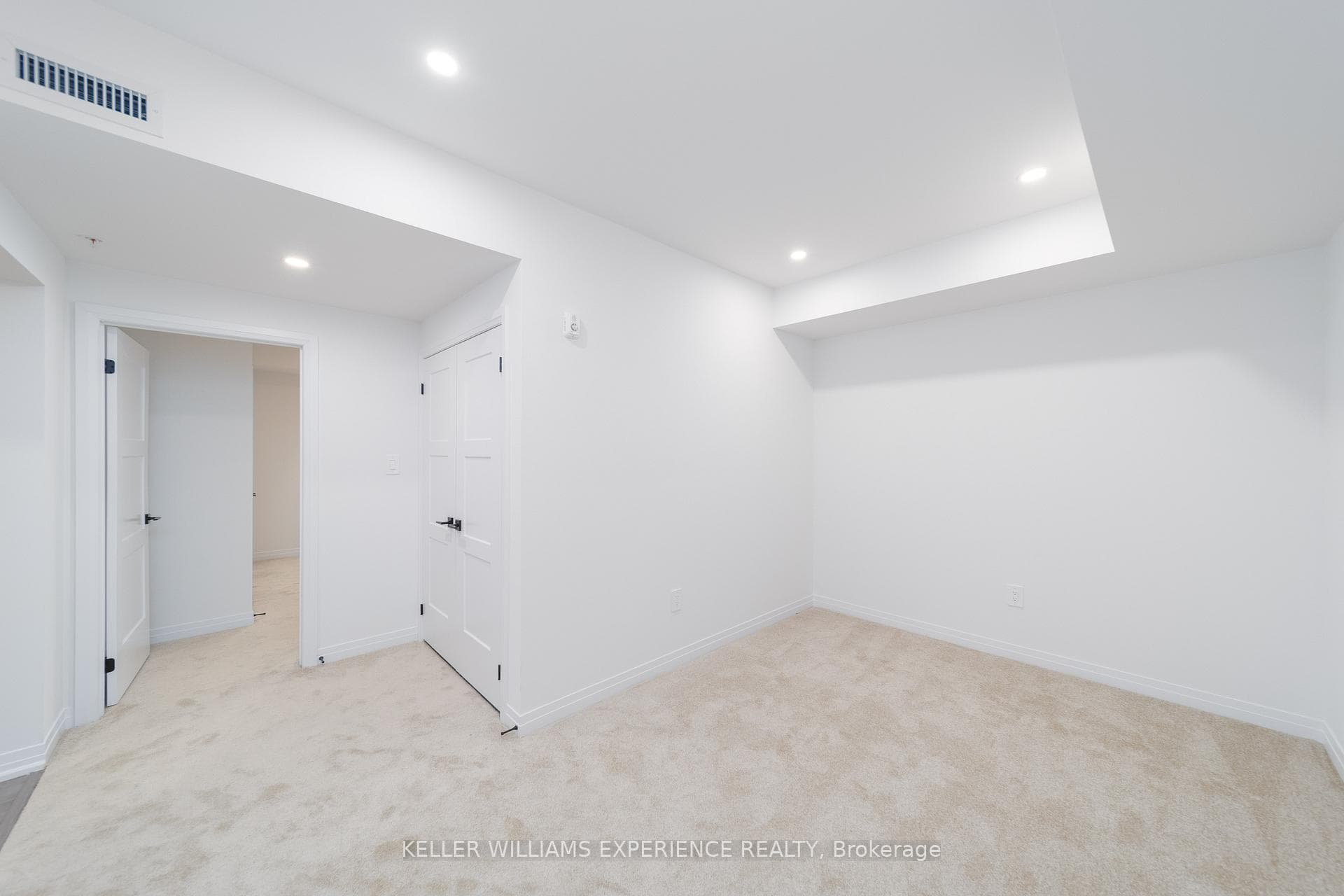 15 Kneeshaw Drive Unit 408 photo 13