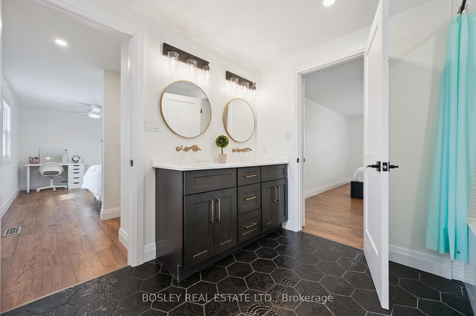 601 Sandringham Drive photo 24