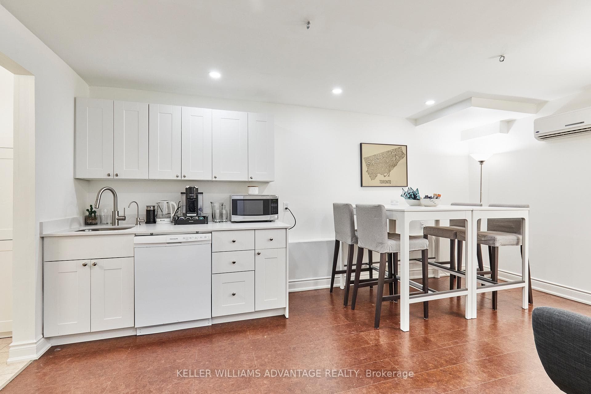 477 Davisville Avenue photo 37
