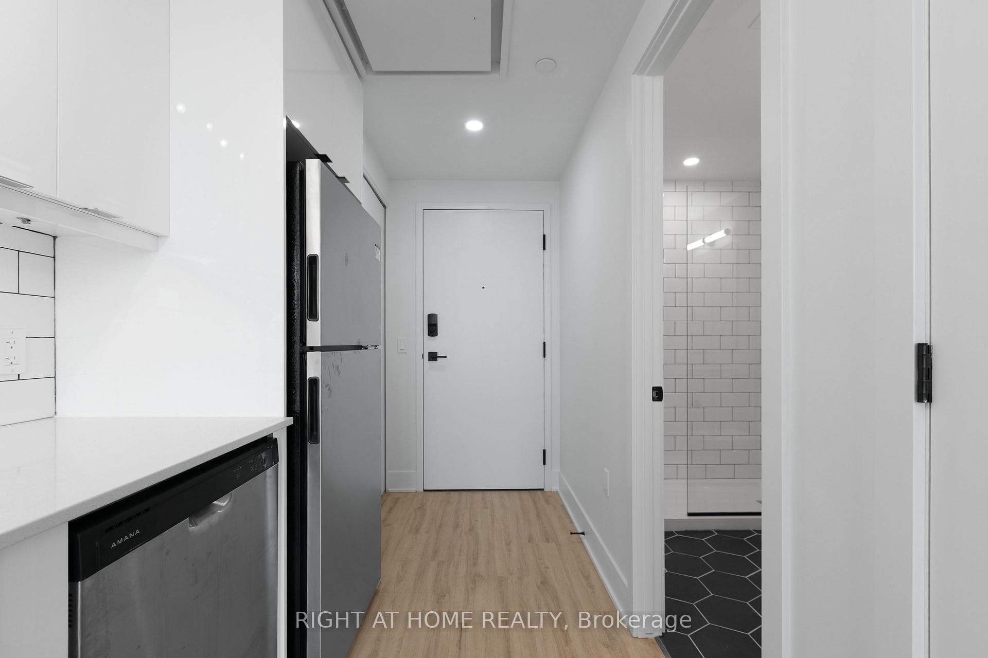 377 Winona Avenue Unit 502 photo 2