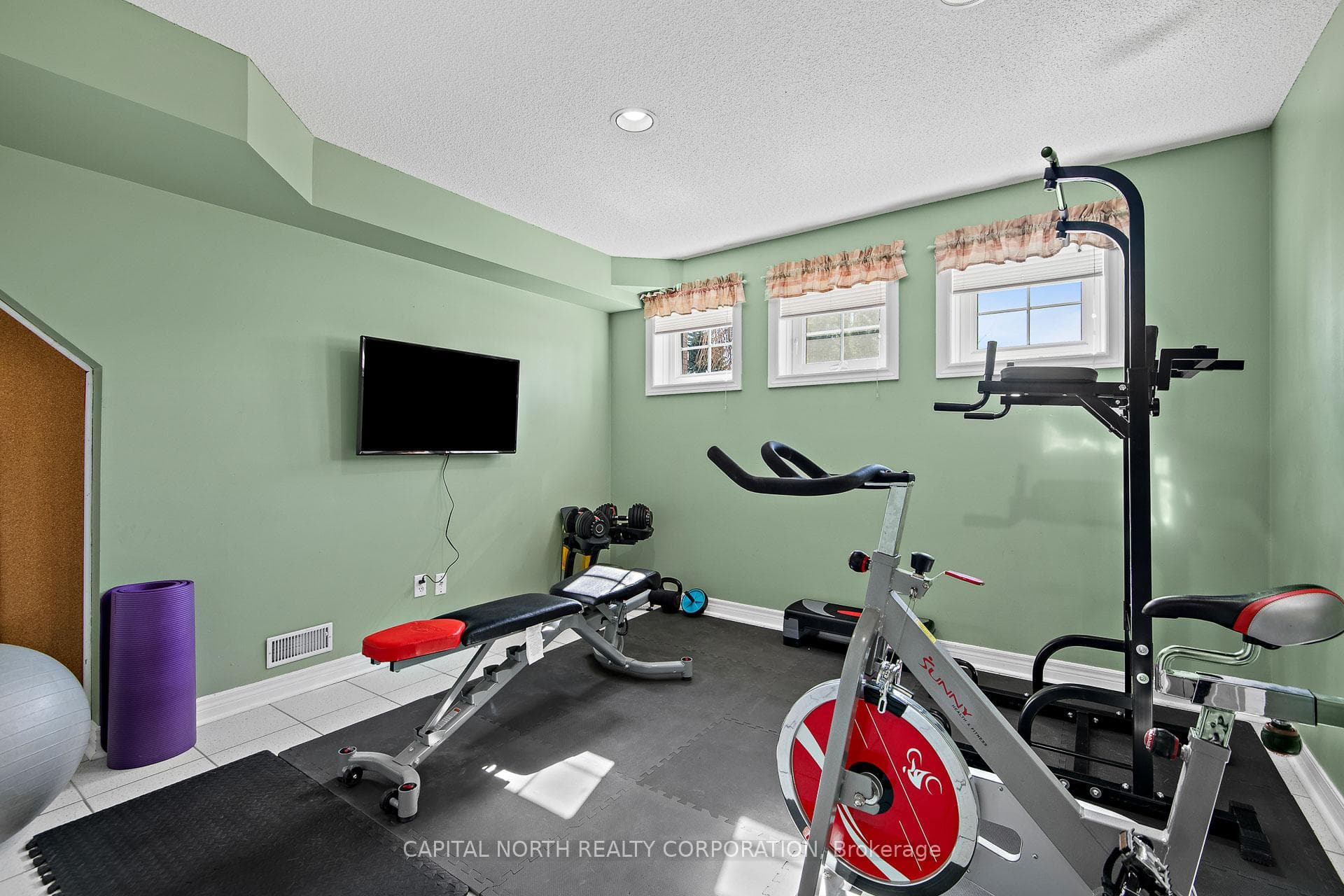52 Mapleton Avenue photo 32
