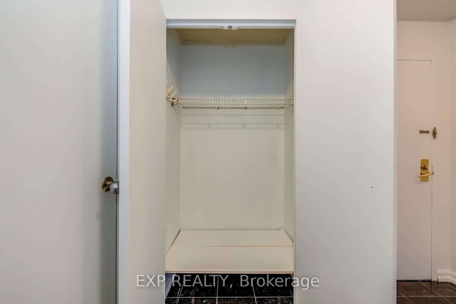 3700 Kaneff Crescent Unit 1705 photo 7