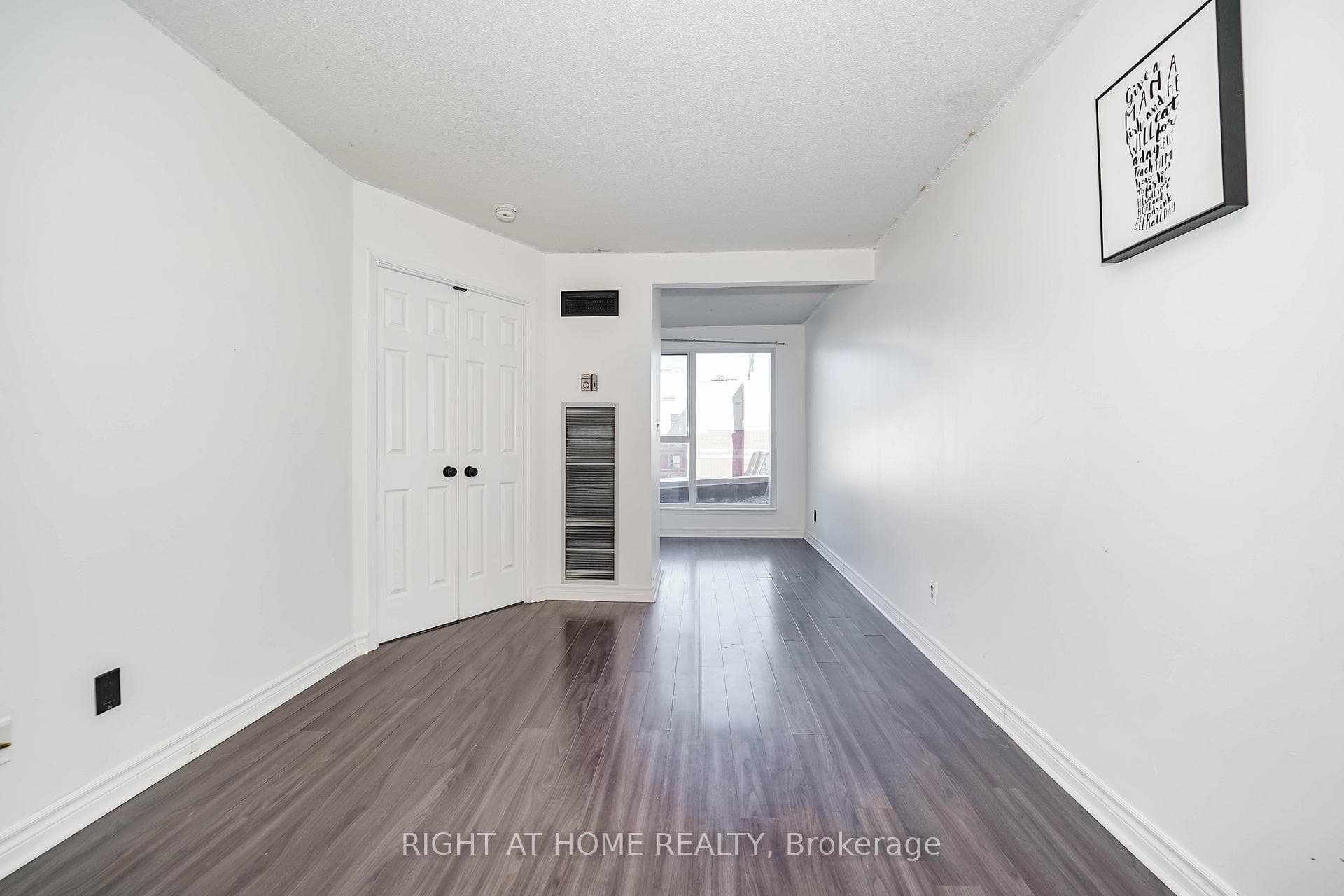 222 The Esplanade N/A Unit 932 photo 1