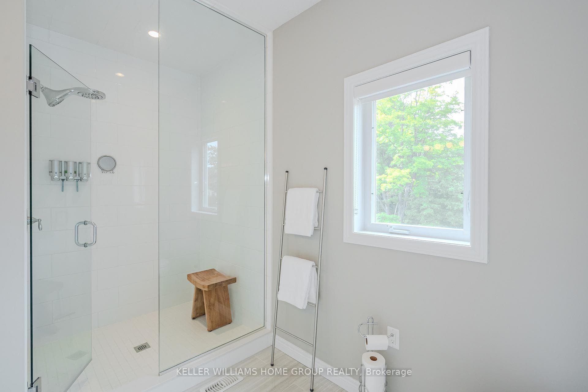 103 Ambrous Crescent photo 21